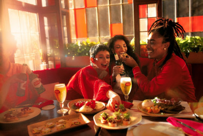 Restaurantes e marca de cerveja vão 'dividir a conta com consumidor' em ação para incentivar encontros