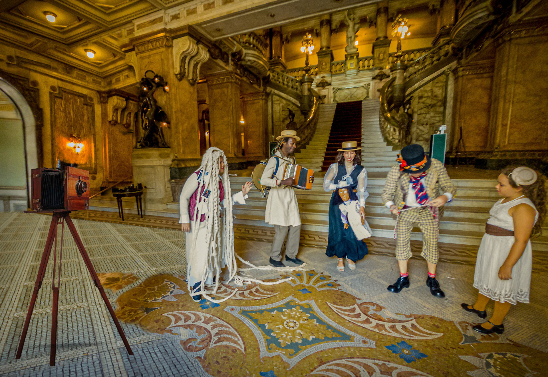 Exposição conta com apresentação teatral, música e oficina interativa - Edson Paes