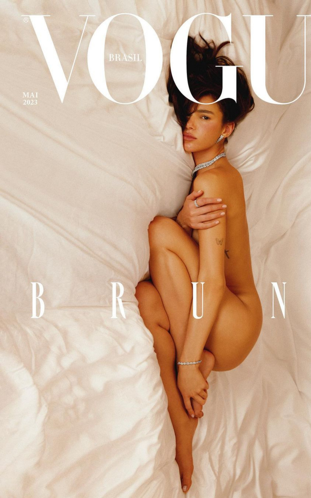 Bruna Marquezine posa nua para capa de revista de moda famosa |  Celebridades | O Dia