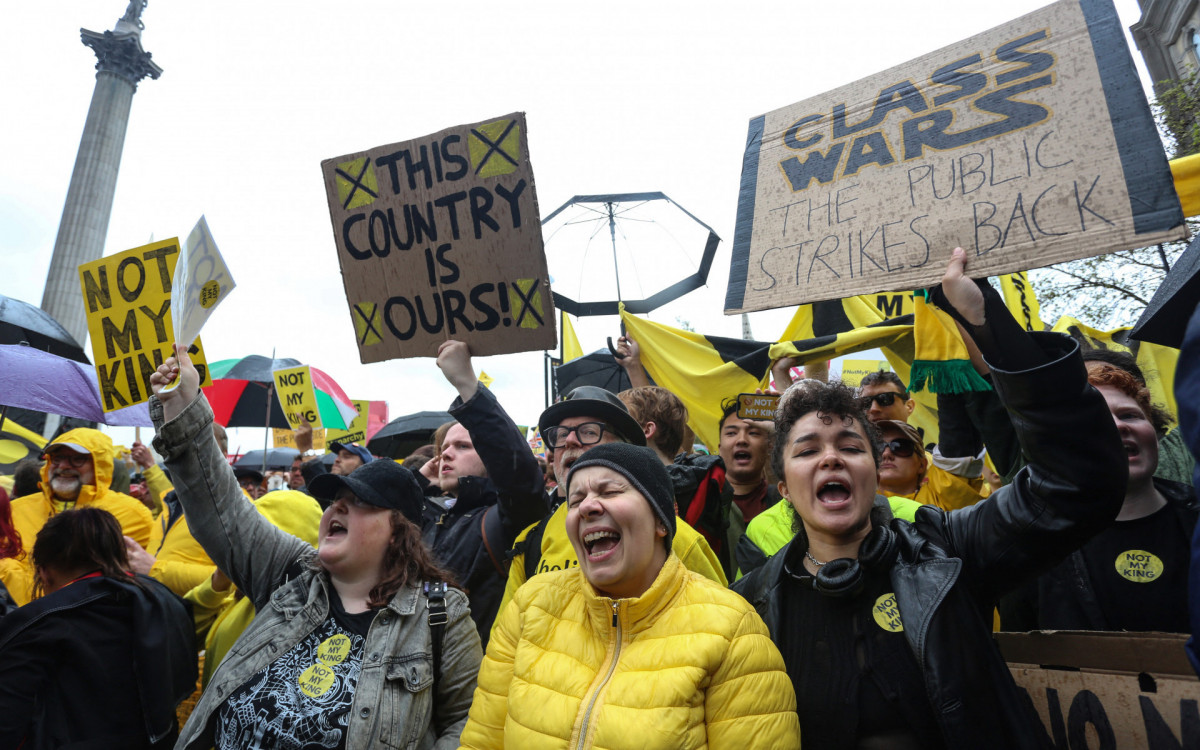 Protestos durante a coroação do Rei Charles III