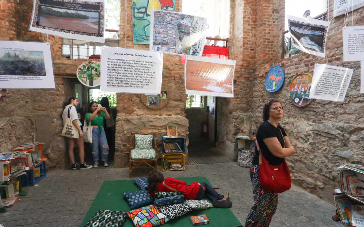 Feira Literária no Parque das Ruínas, em Santa Teresa, neste sábado(06).. Foto: Pedro Ivo/ Agência O Dia