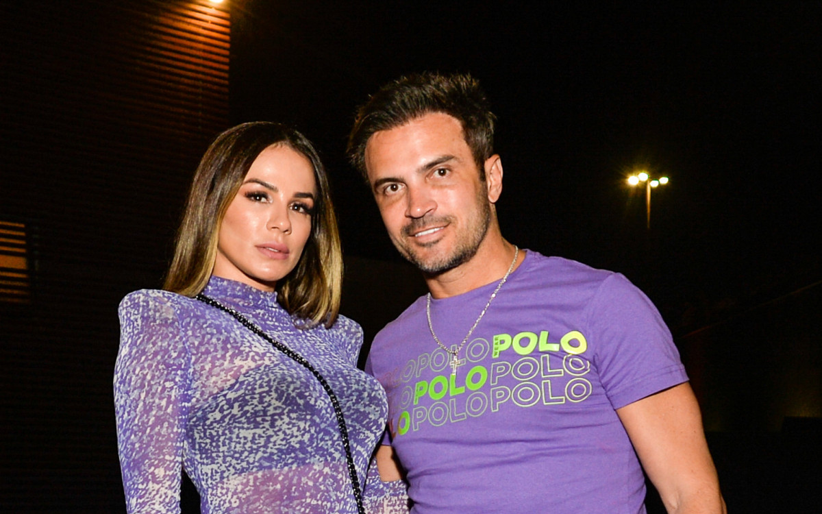 Ex-jogador Falc&atilde;o e a esposa, Tatiane Vieira