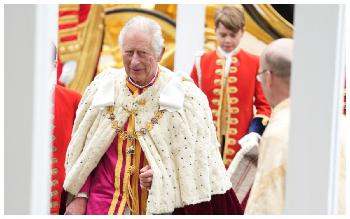 Rei Charles III durante cerimônia de coroação