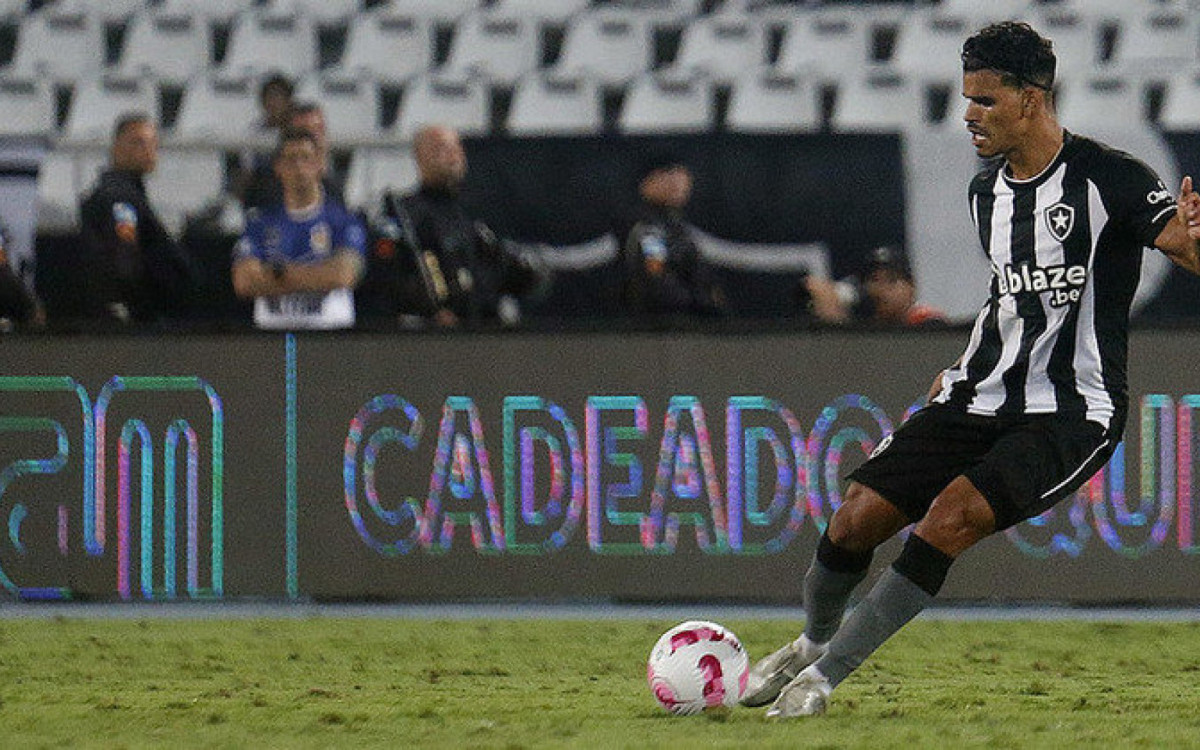 Danilo Barbosa em ação pelo Botafogo
