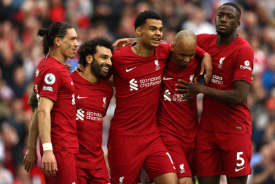 Com vaias ao novo hino da Inglaterra, Liverpool vence a sexta seguida