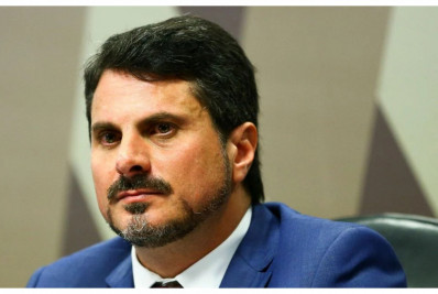 Moraes suspende uso de tornozeleira pelo senador Marcos do Val