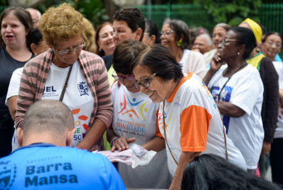 Melhor Idade de Barra Mansa recebe camisas para integrar atividades