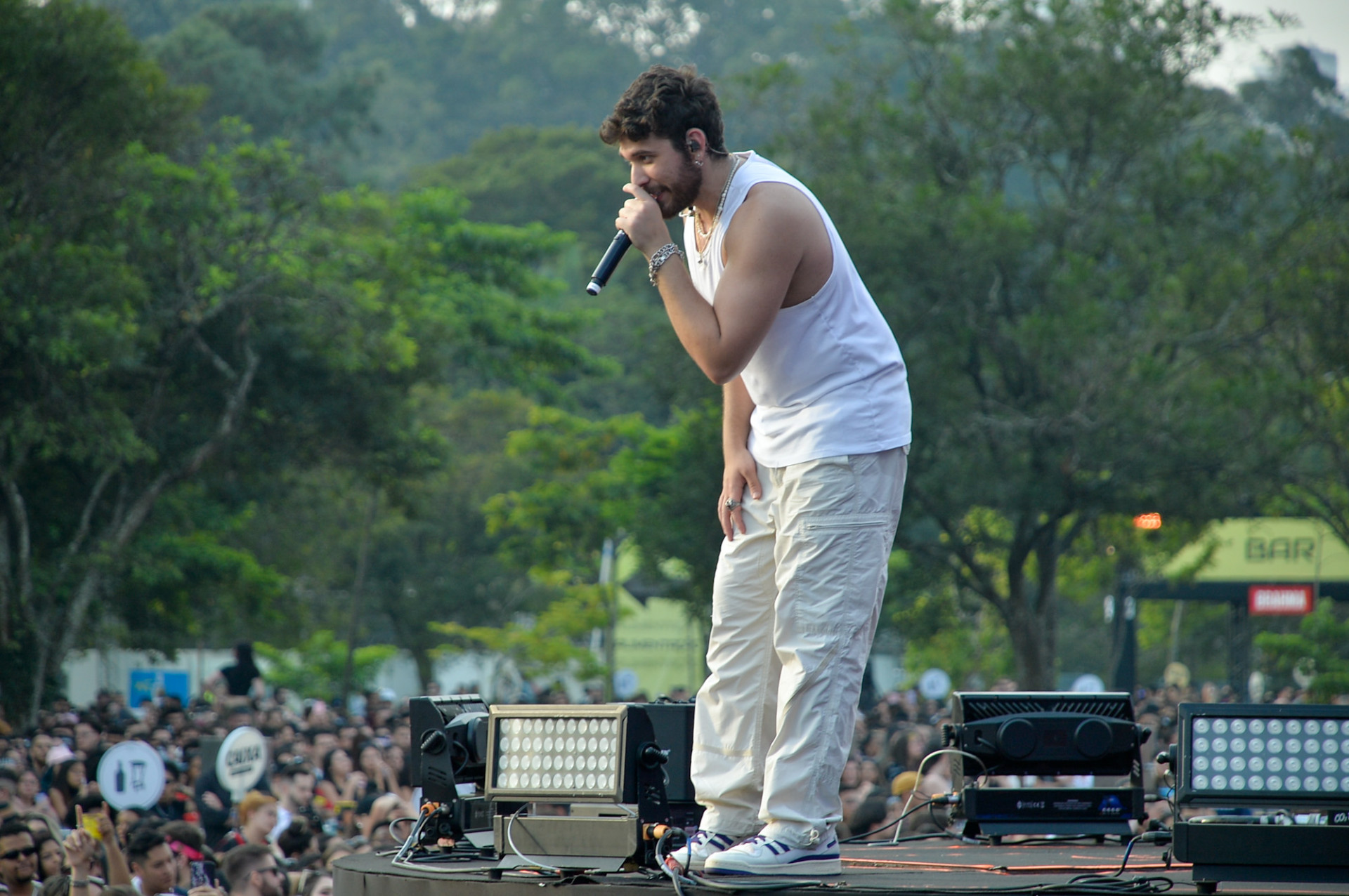 Gustavo Mioto Ironiza Cr Ticas Em Foto Sem Camisa Existem Pessoas Que N O T M Tanquinho