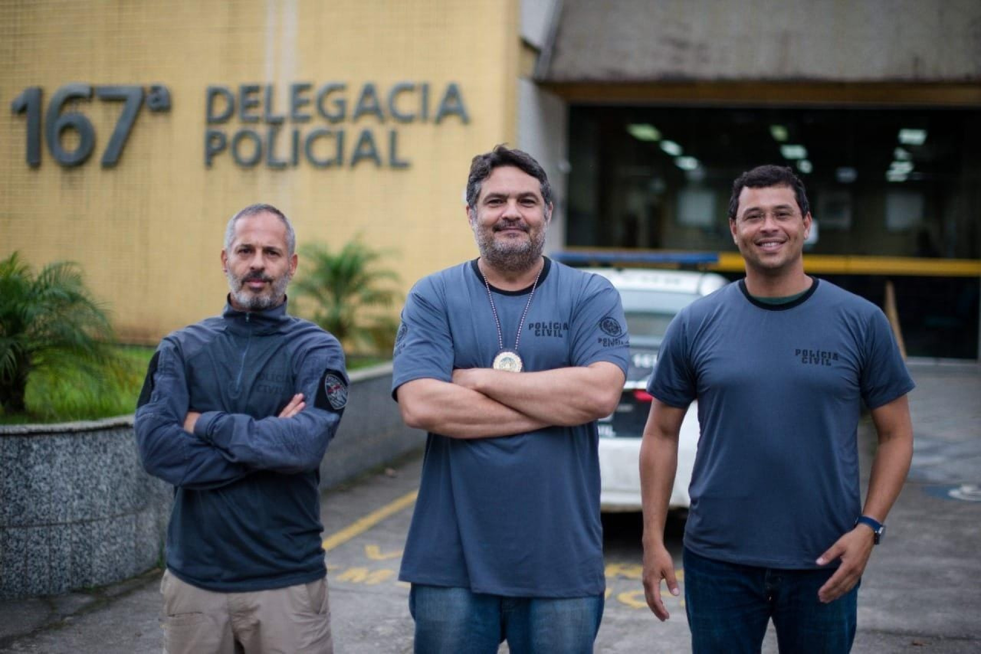 Equipe comandada pelo delegado de Paraty Marcello Russo (centro) que recapturou o foragido do presídio de São Paulo. - Divulgação/Polícia Civil