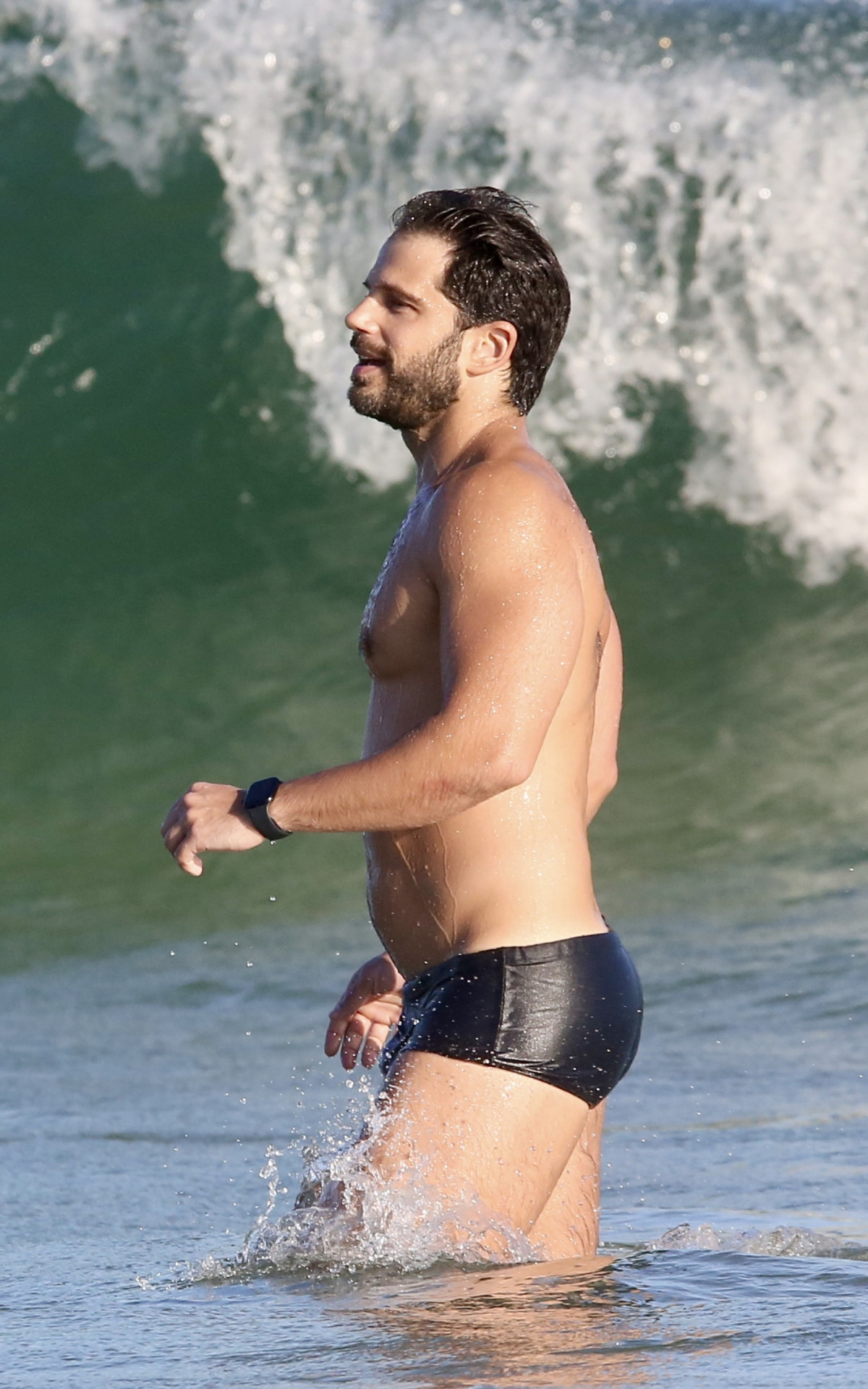 Duda Nagle curtiu dia de sol na praia da Barra da Tijuca 