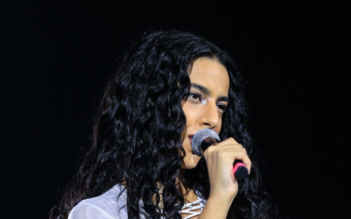 A cantora Marina Sena se apresentou no palco do Vivo Rio, neste sábado