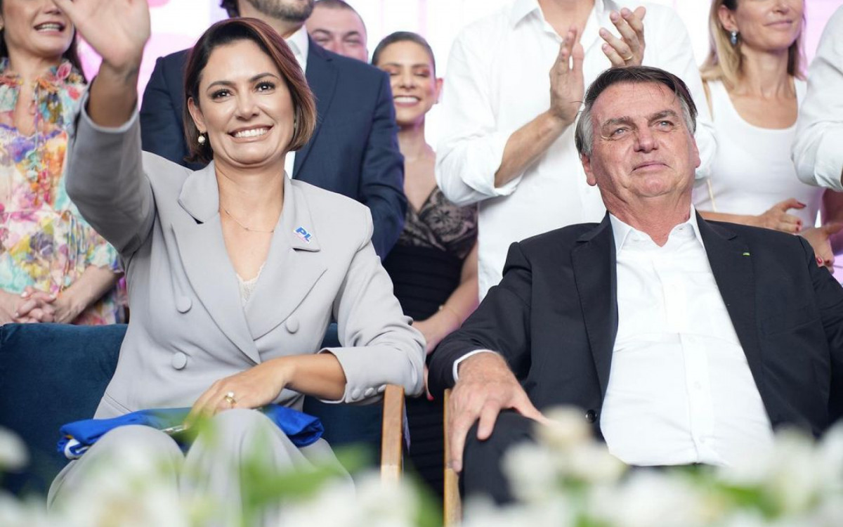 Michelle e Jair Bolsonaro durante evento do PL
