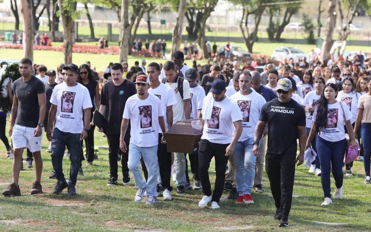 Despedida no Cemitério Jardim da Saudade de Sulacap reuniu dezenas de parentes e amigos de Arthur Moreira Gonçalves 