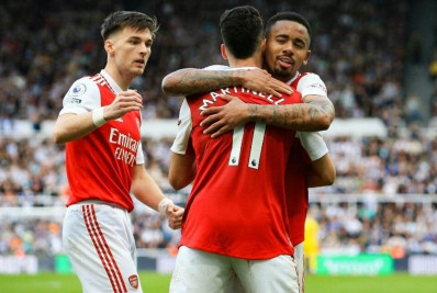 Arsenal bate Newcastle e segue na briga com Manchester City pelo título da Premier League