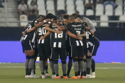 Auxiliar de Luís Castro celebra liderança, mas mantém cautela sobre disputa por título