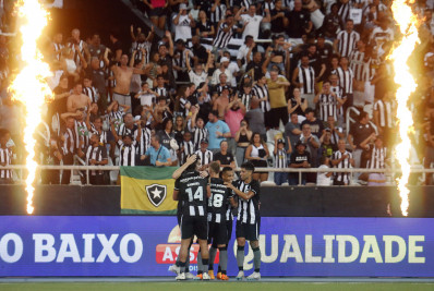 Torcida do Botafogo faz campanha para entoar samba que embalou arquibancada na década de 1990