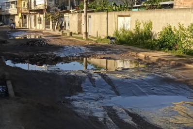 Moradores de Santa Cruz denunciam descaso da prefeitura com pavimentação da região