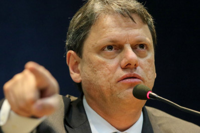 Governador de SP reintegra PM absolvido de crime que deixou 17 mortos