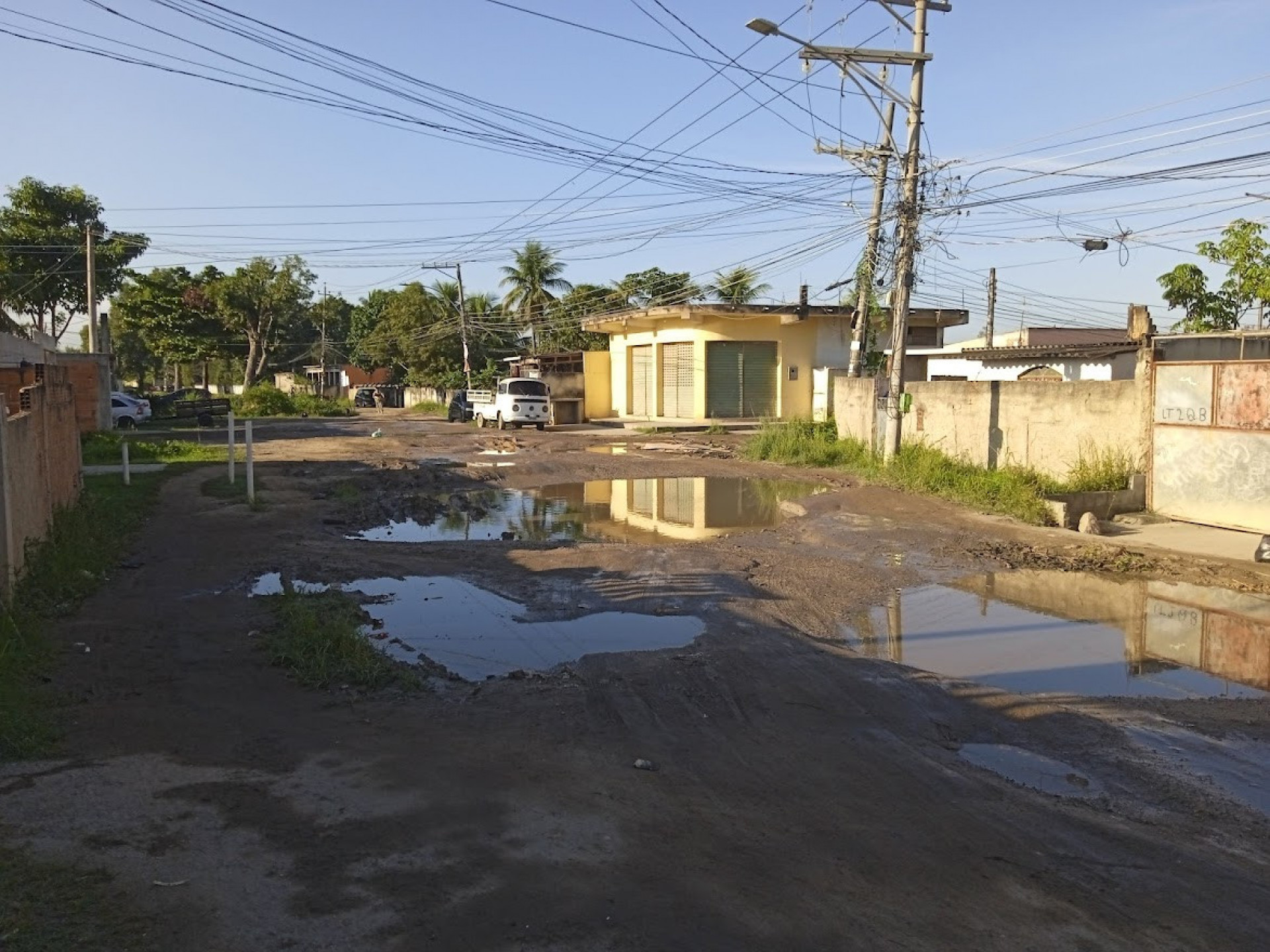 Transtornos na Estrada São Domingos Sávio, no Bairro de Santa Cruz - Arquivo pessoal