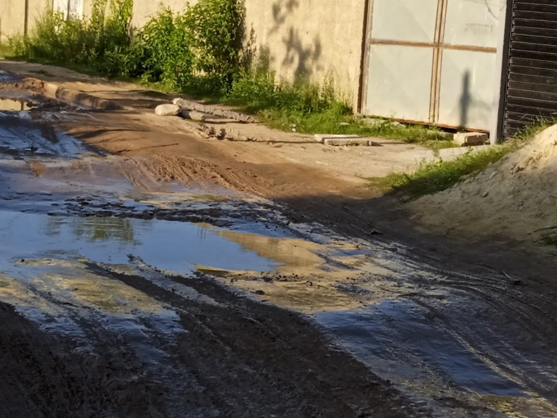 Transtornos na Estrada São Domingos Sávio, no Bairro de Santa Cruz - Arquivo pessoal