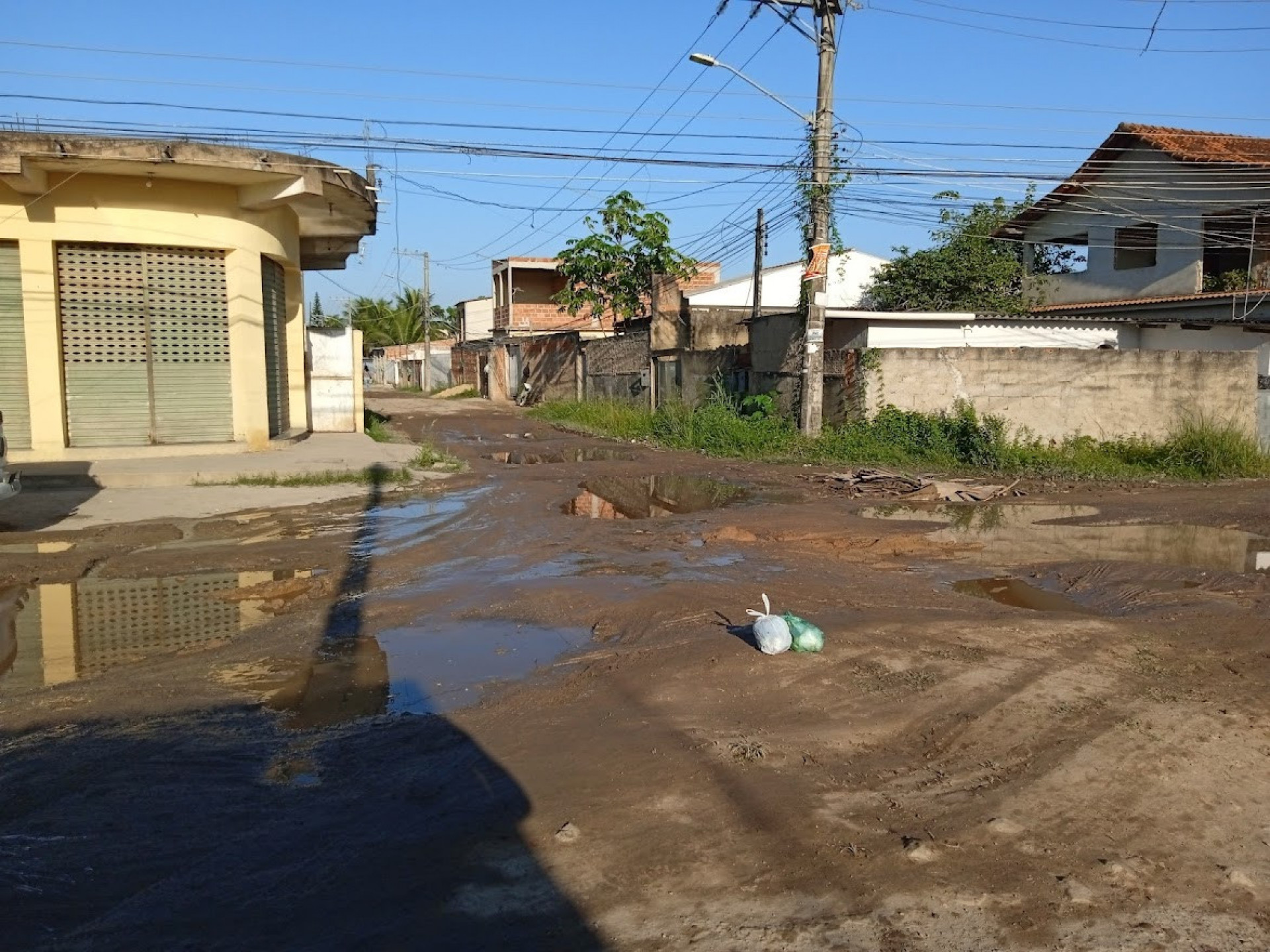 Transtornos na Estrada São Domingos Sávio, no Bairro de Santa Cruz - Arquivo pessoal