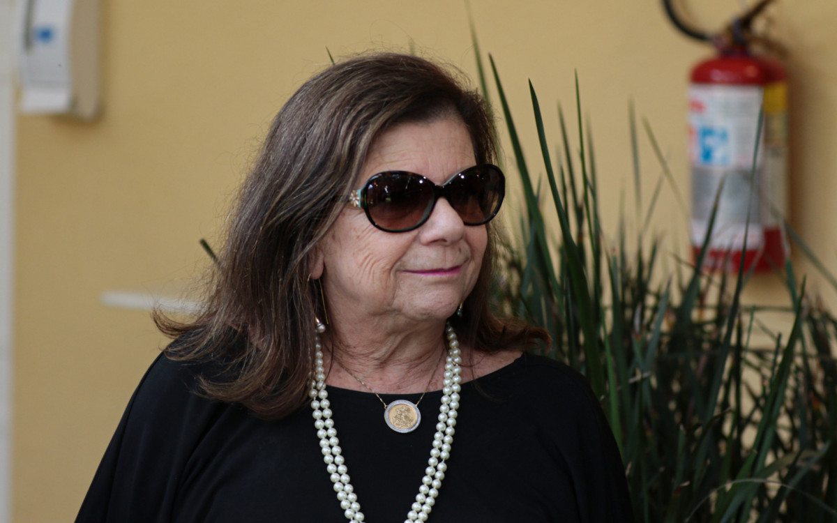 Tânia, filha de Palmirinha, no velório da cozinheira e apresentadora, em São Paulo - Van Campos / Ag. News