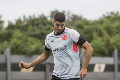 Artilheiro do Vasco na temporada, Pedro Raul tem média superior a Gabigol em 2023