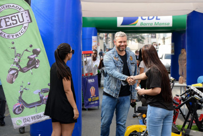 ‘Sabadão de Compras’ atrai centenas de pessoas ao bairro Vila Nova