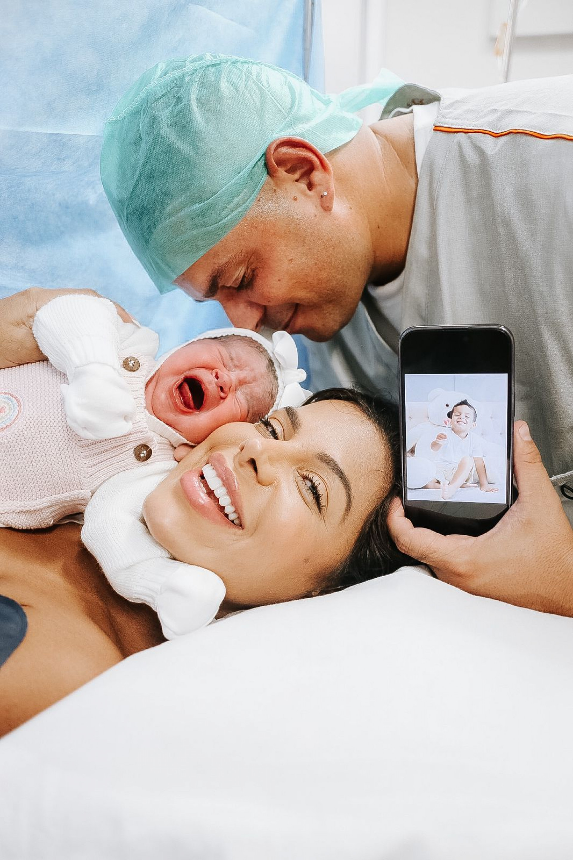 Evelyn Regly relata problemas no parto de Alana - Fotos divulgação