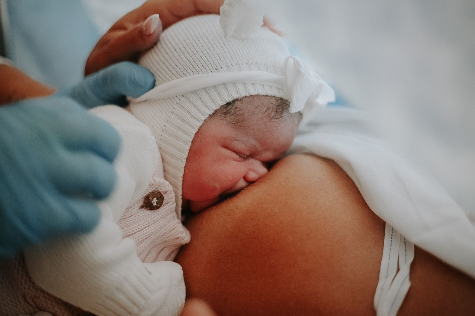 Evelyn Regly relata problemas no parto de Alana - Fotos divulgação