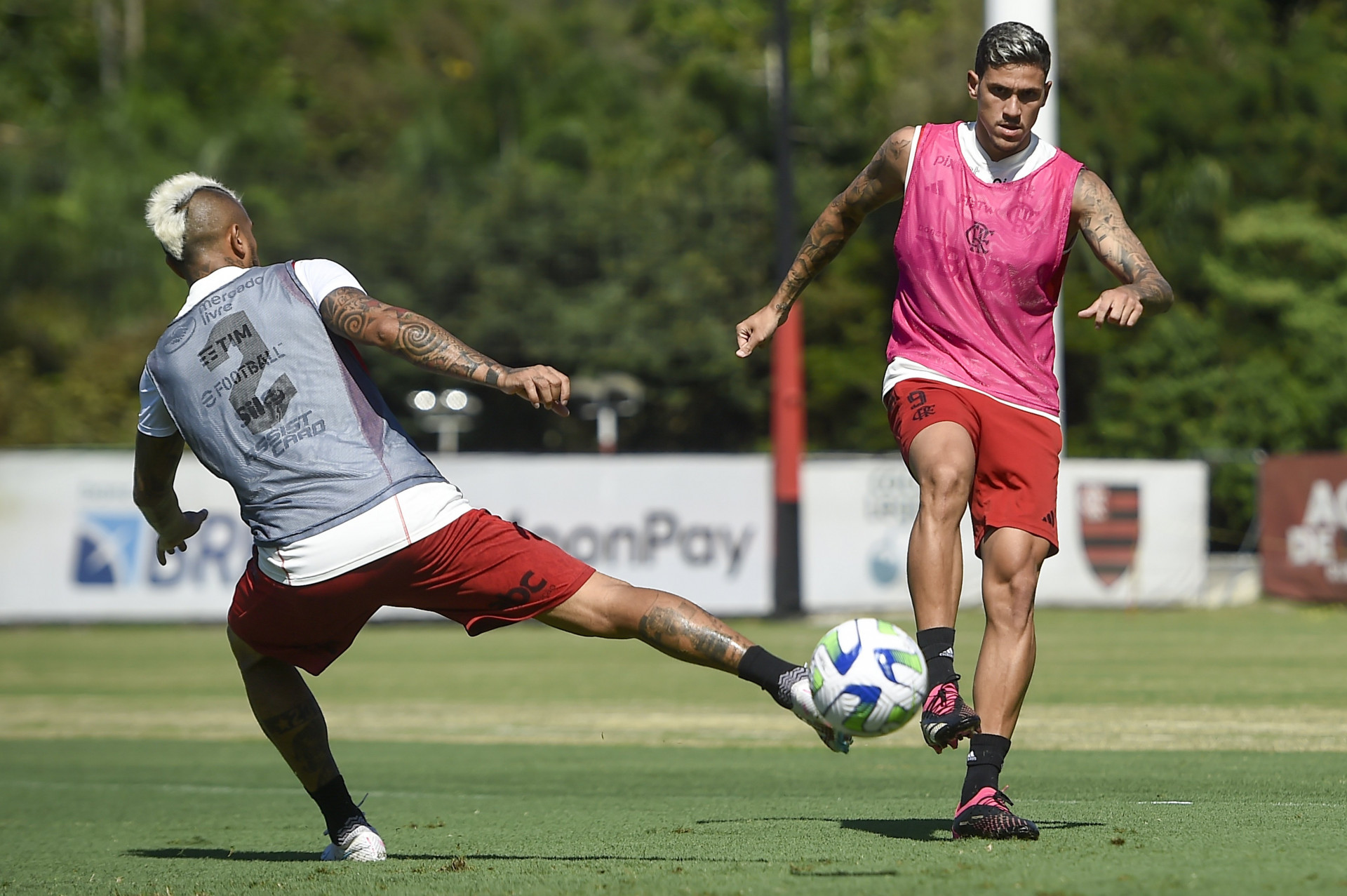 Pedro treinou junto do elenco nesta segunda-feira - Marcelo Cortes/C.R. Flamengo