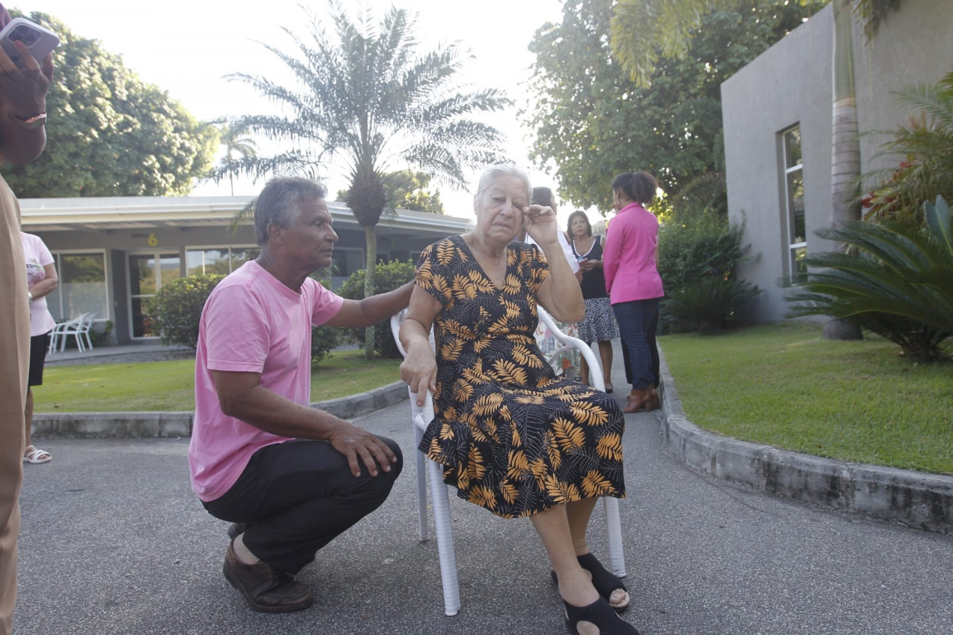 Corpo de Aline da Silva Oliveira, vítima de feminicídio em Bangu, é enterrado no Cemitério Jardim da Saudade, em Sulacap - Reginaldo Pimenta/ Agência O Dia