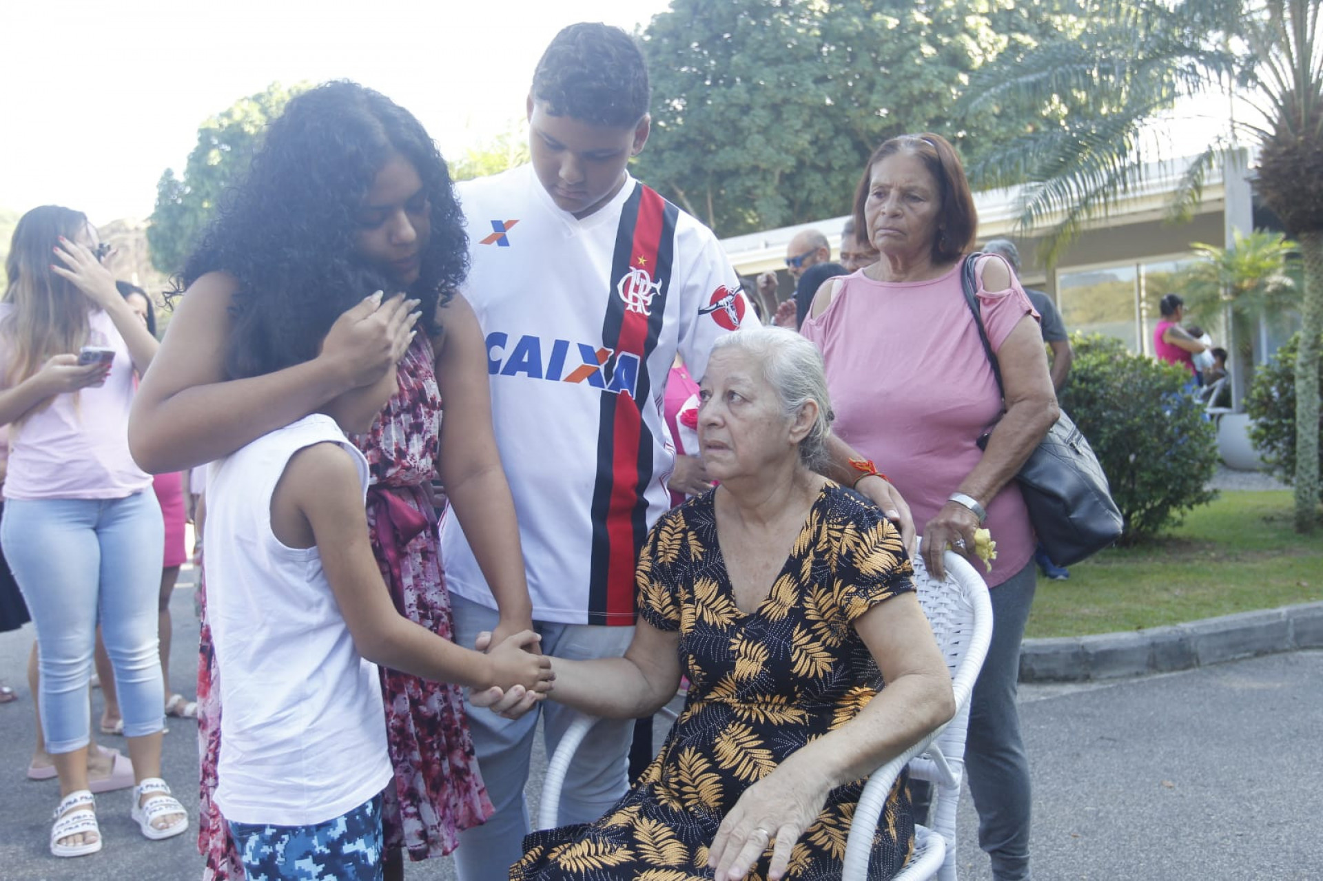 Corpo de Aline da Silva Oliveira, vítima de feminicídio em Bangu, é enterrado no Cemitério Jardim da Saudade, em Sulacap - Reginaldo Pimenta/ Agência O Dia