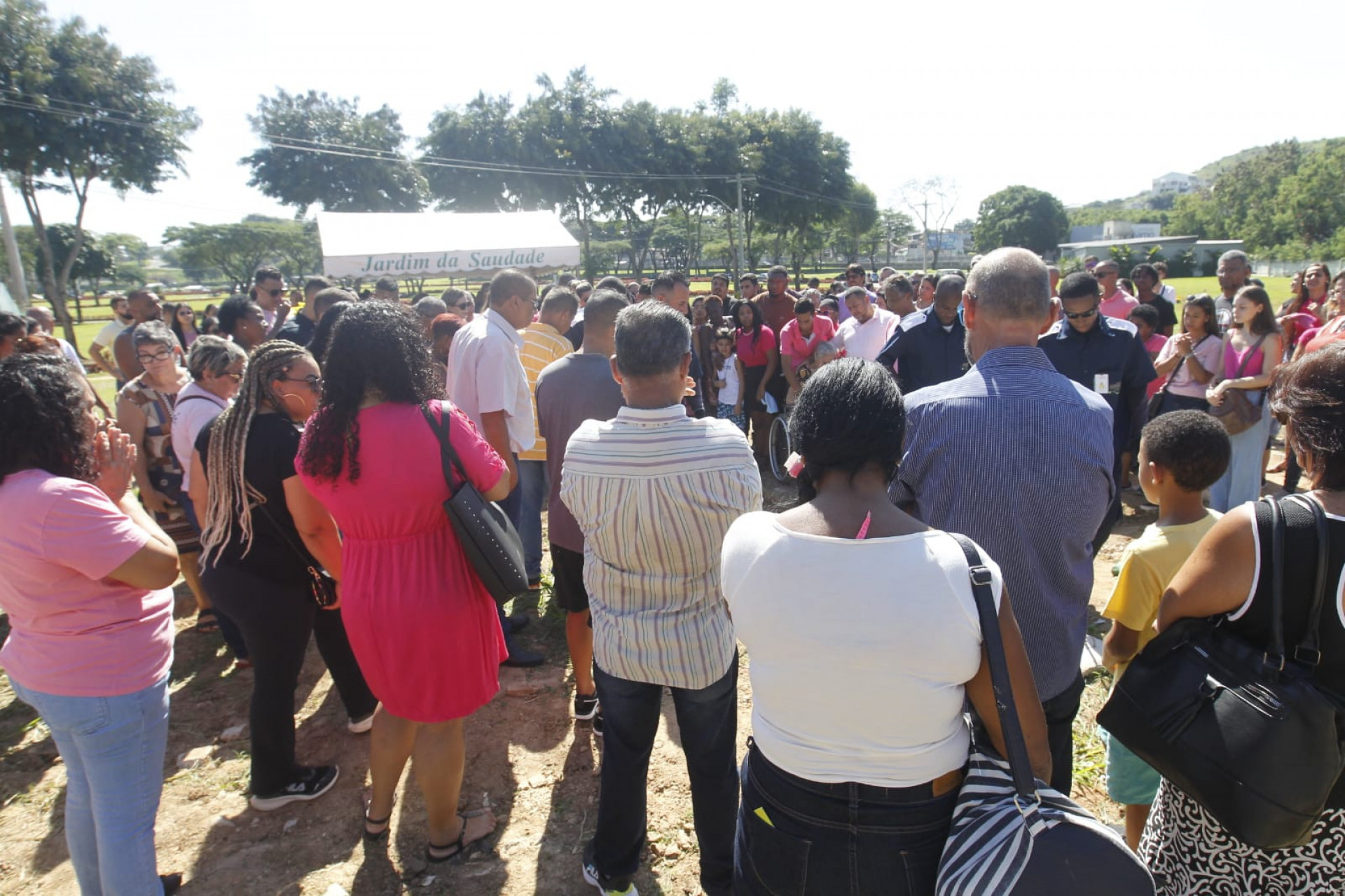 Corpo de Aline da Silva Oliveira, vítima de feminicídio em Bangu, é enterrado no Cemitério Jardim da Saudade, em Sulacap - Reginaldo Pimenta/ Agência O Dia