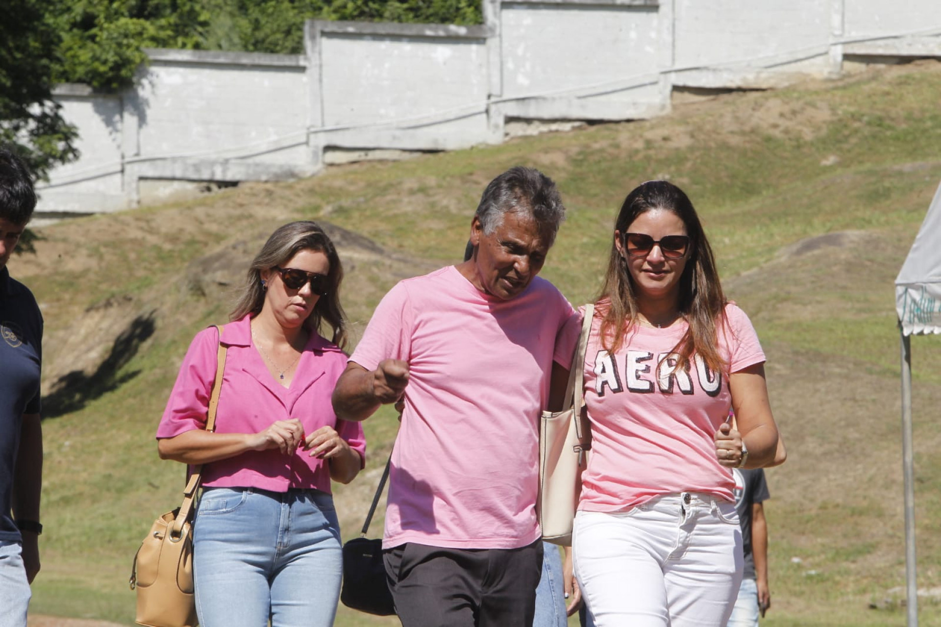 Corpo de Aline da Silva Oliveira, vítima de feminicídio em Bangu, é enterrado no Cemitério Jardim da Saudade, em Sulacap - Reginaldo Pimenta/ Agência O Dia