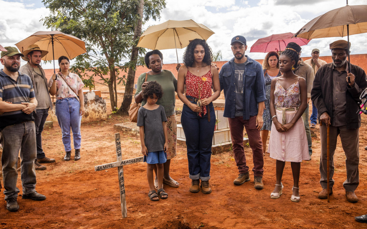 Aline (Barbara Reis), Jussara (Tatiana Gentil), Jo&atilde;o (Matheus Assis), Jonatas (Paulo Lessa), Menah (Camilla Dami&atilde;o) e Gentil (Fl&aacute;vio Bauraqui).

