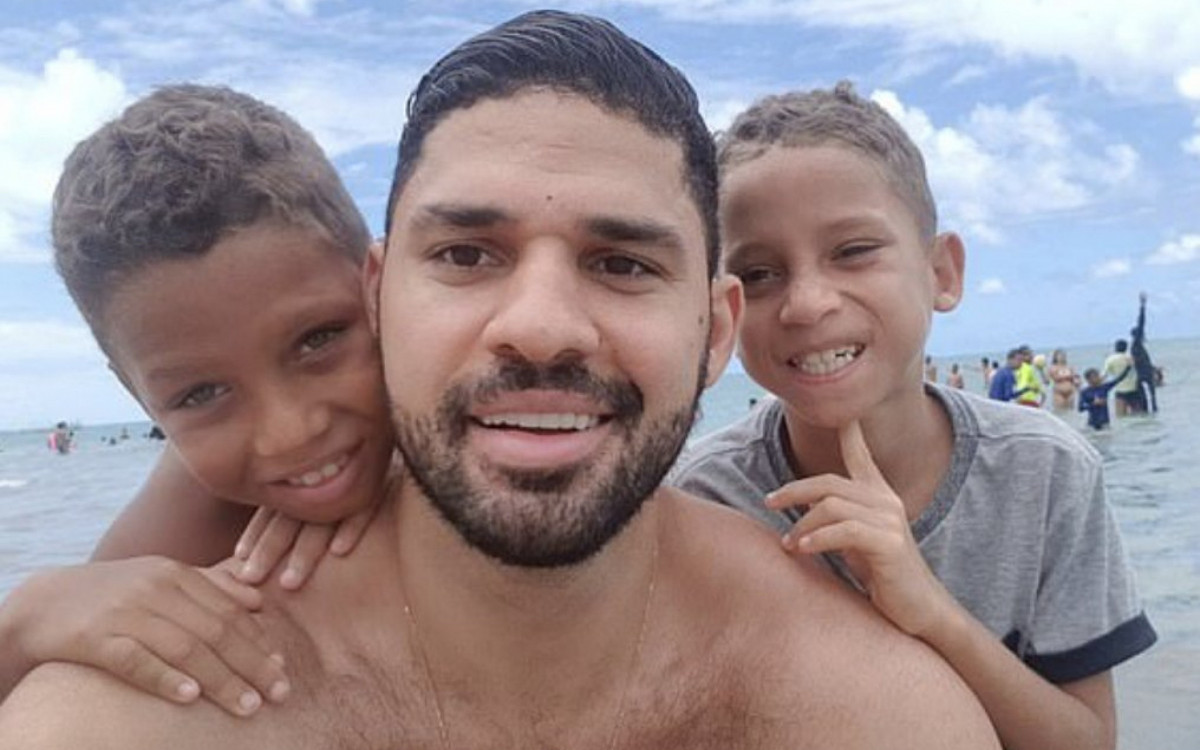 O ex-deputado federal David Miranda com os filhos João Victor e Jonathas - Reprodução: redes sociais