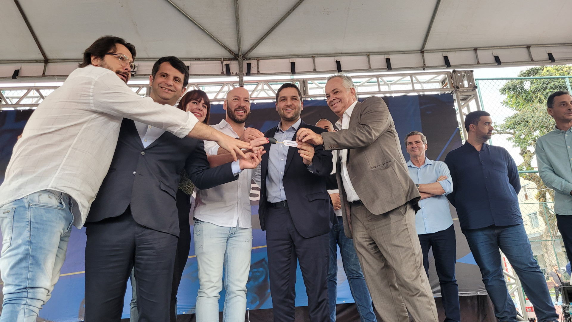 Entrega simbólica da ambulâncias Samu para Teresópolis. Da esquerda para a direita, o vice-prefeito, Ari Boulanger Scussel Jr, o Secretário de Estado de Saúde, Dr Luizinho, a Secretária Municipal de Saúde, Clarissa Rippel, o Prefeito Vinicius Claussen, o governador em exercício Thiago Pampolha e o vice-presidente da ALERJ, deputado Brazão. - Jannaina Costa