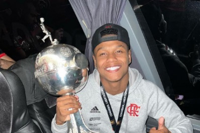 Polícia investiga suposta fraude de jogador do Flamengo para tirar carteira de motorista