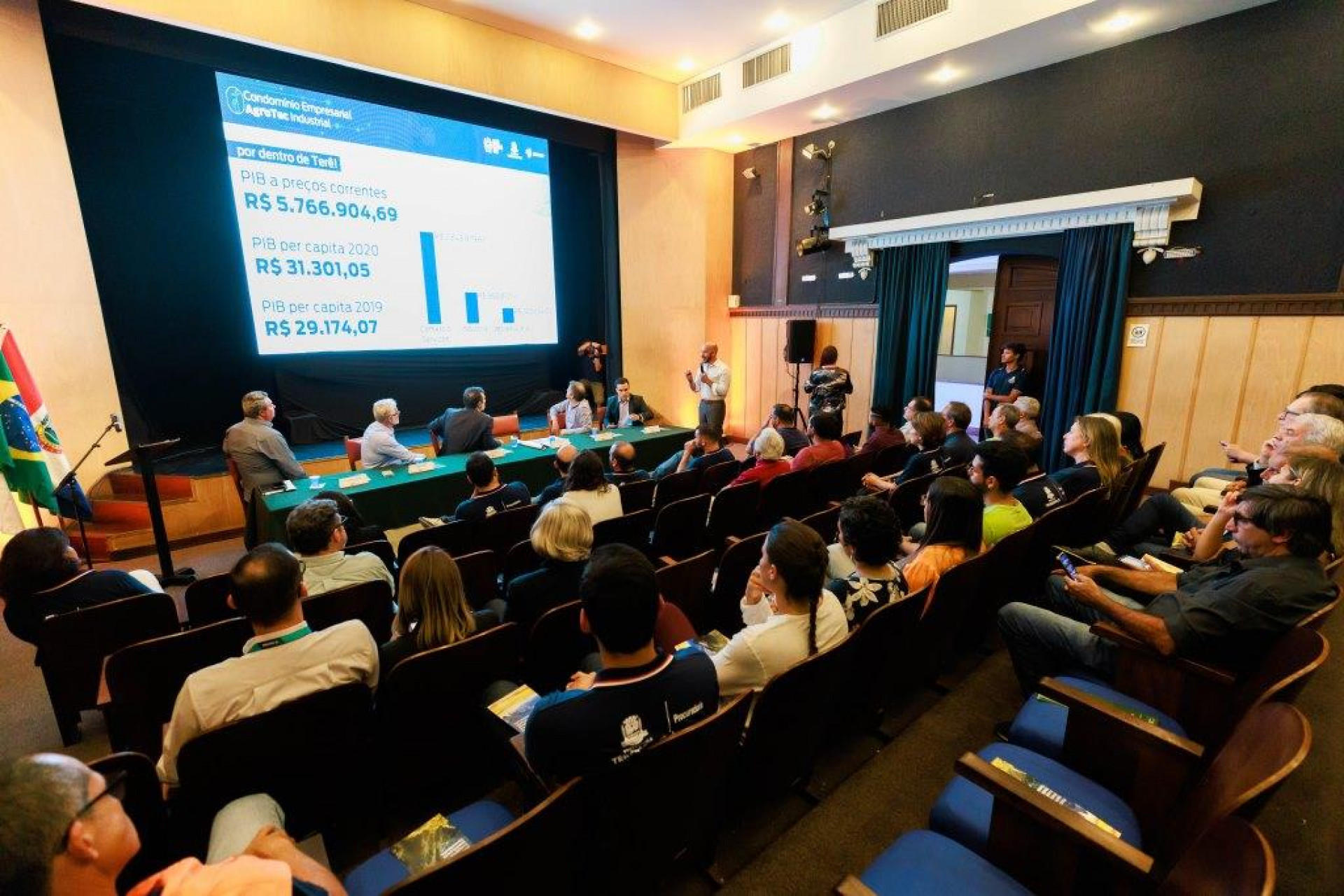 Participaram do evento representantes da Câmara Municipal, além de representantes de entidades de classes, membros do Conselho Municipal de Desenvolvimento Rural de Teresópolis e sociedade. - BRUNO NEPOMUCENO