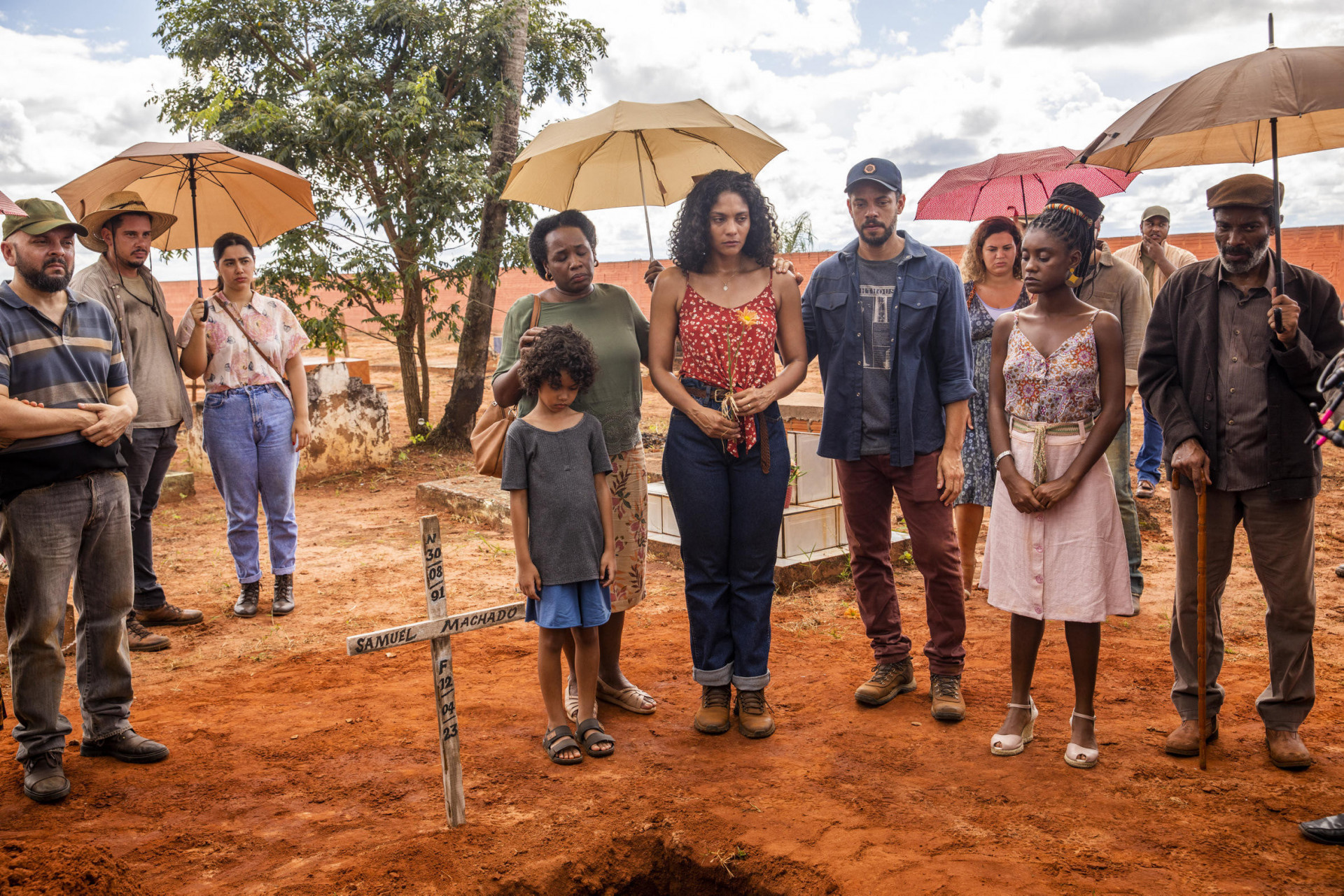 Aline (Barbara Reis), Jussara (Tatiana Gentil), João (Matheus Assis), Jonatas (Paulo Lessa), Menah (Camilla Damião) e Gentil (Flávio Bauraqui).

 - Globo/João Miguel Júnior