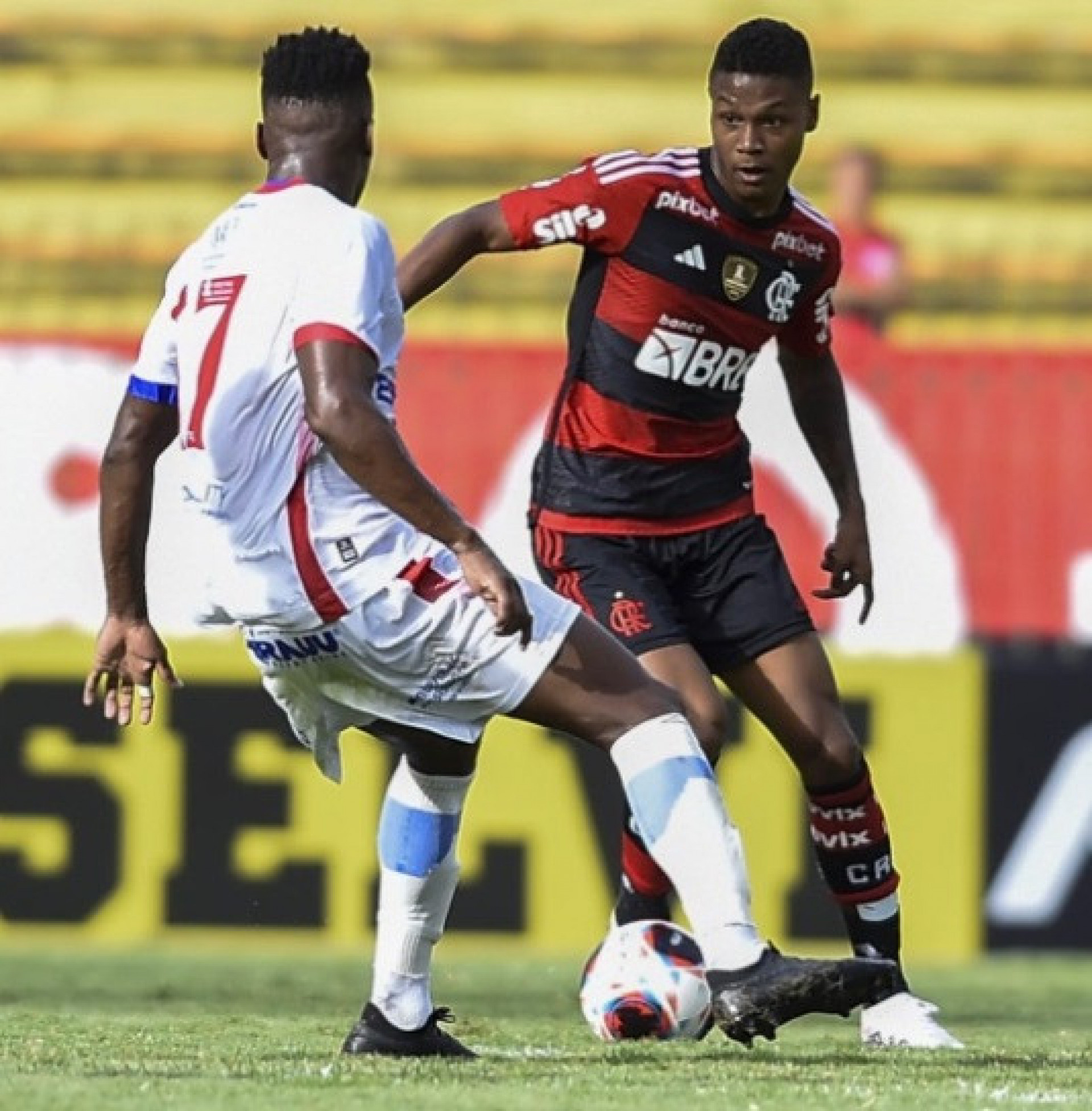 Investigações tiveram início depois que o Detran-RJ percebeu horários de aulas teóricas e práticas incompatíveis - Reprodução/Redes Sociais