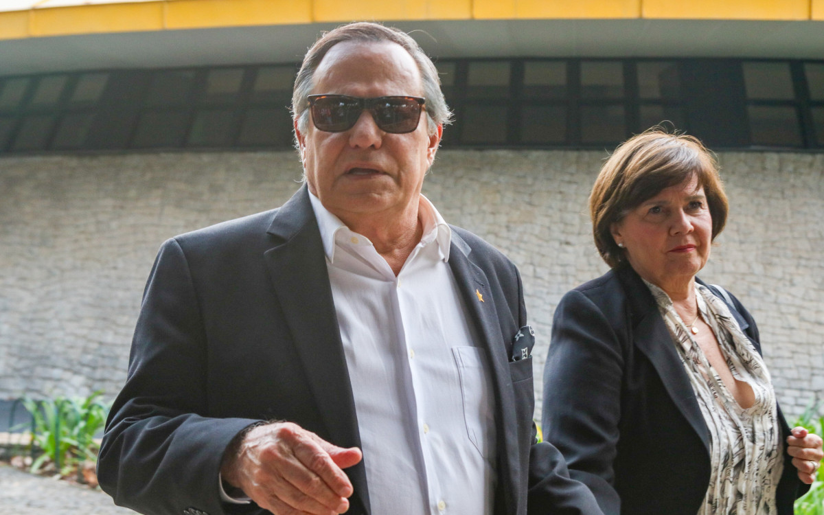 Ronnie Von foi se despedir de Rita Lee no velório realizado em São Paulo