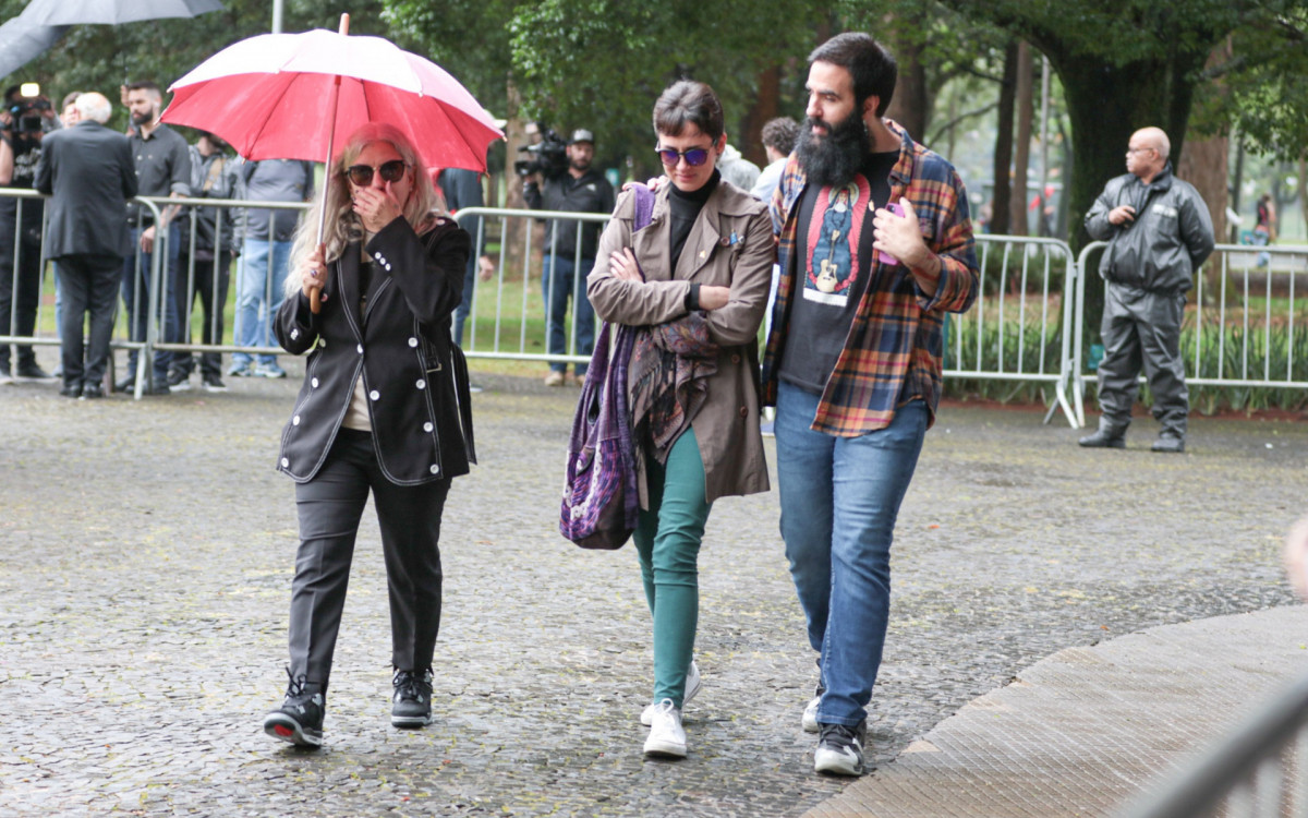 Astrid Fontenelle comparece ao velório de Rita Lee no planetário do Parque Ibirapuera, em São Paulo