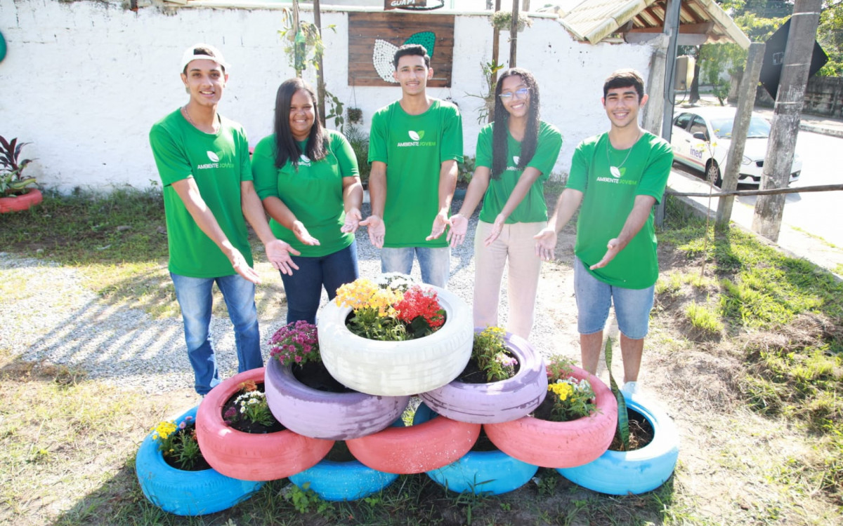 Os alunos do projeto Ambiente Jovem apresentam o jardim sensorial criado no Vale das Pedrinhas, em Guapimirim - Fabiano Veneza - Seas RJ - Imagem cedida ao DIA