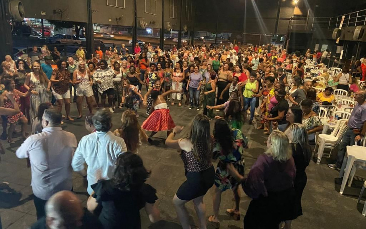 Secretaria dos Idosos de Caxias celebra dia das mães com grande baile