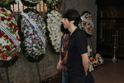 Familiares, amigos e fãs se despedem de Rita Lee em São Paulo 