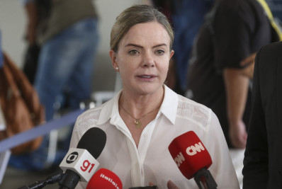 'Se é governo, é governo', diz Gleisi depois de reunião com cúpula do PSB