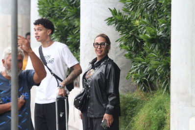 Valesca Popozuda ostenta ao exibir look de grife ao chegar no RJ