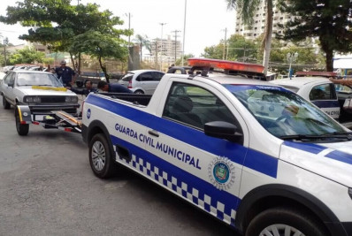Operação Remove: proprietários estão retirando veículos abandonados das vias públicas